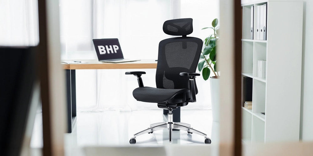 Jak wyposażyć urząd i firmę w ergonomiczne fotele biurowe? Wybierz krzesła biurowe w pełni zgodne z BHP!