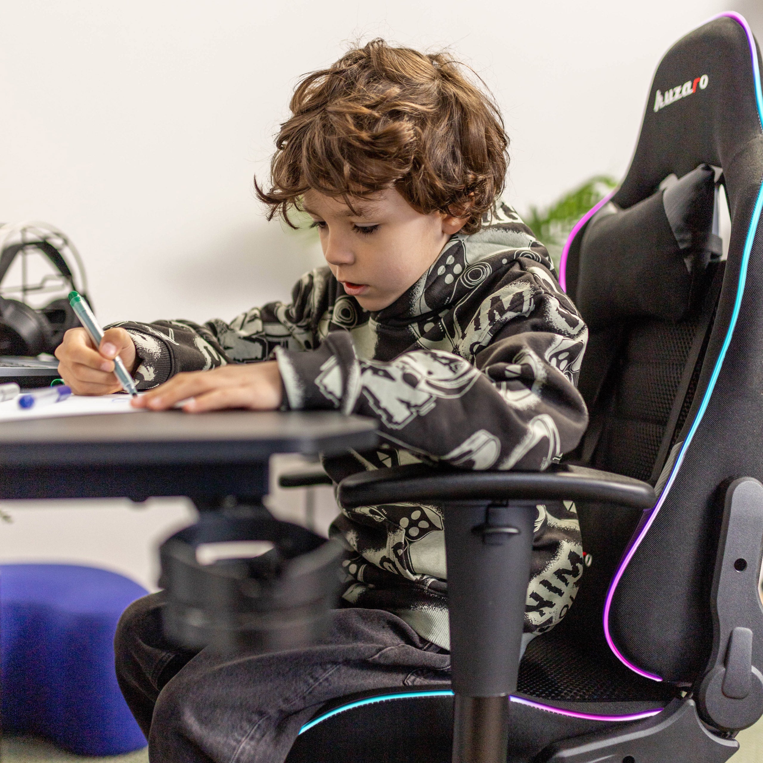Sillón gaming para niños HUZARO RANGER 6.0 RGB Black Mesh